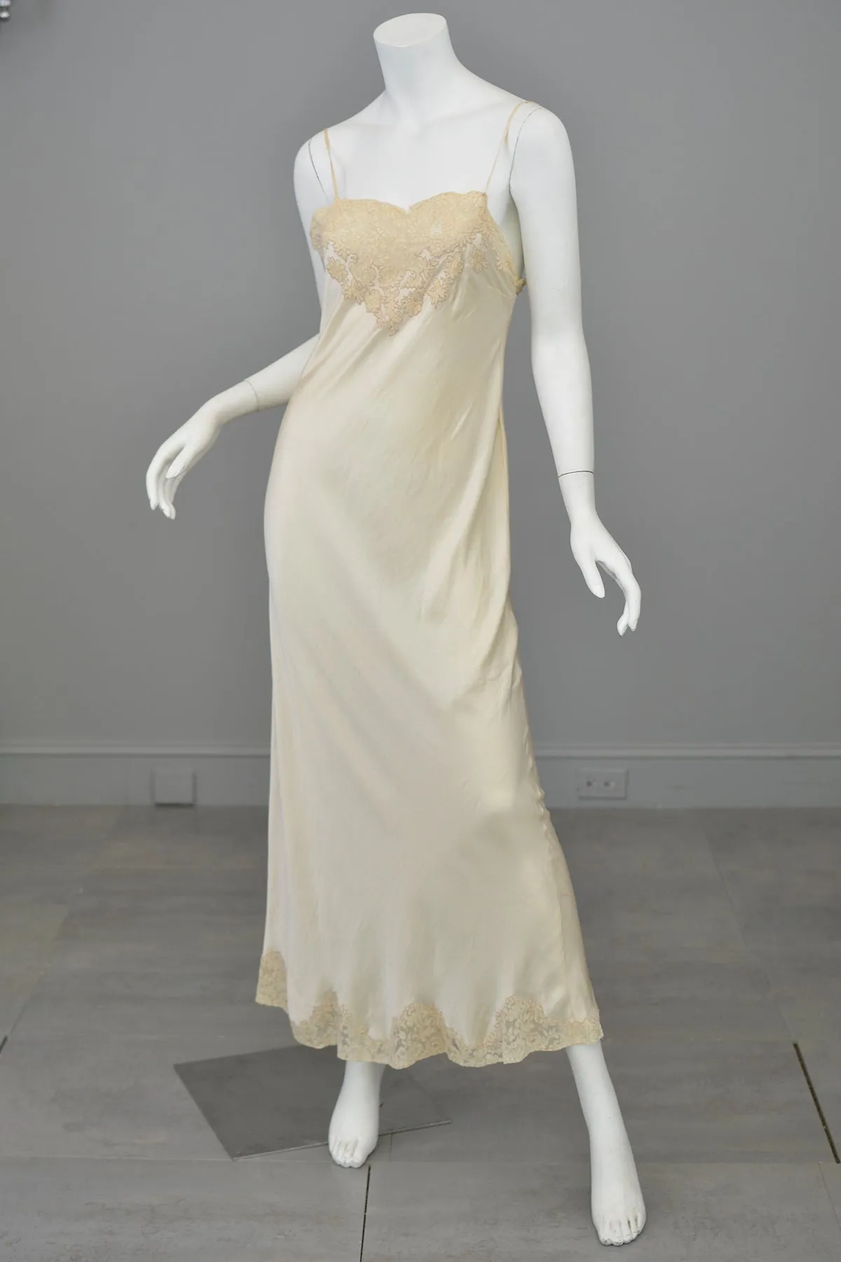 1930s Cream Silk Satin Lingerie Lace Bodice Bias Cut Negligee Gown