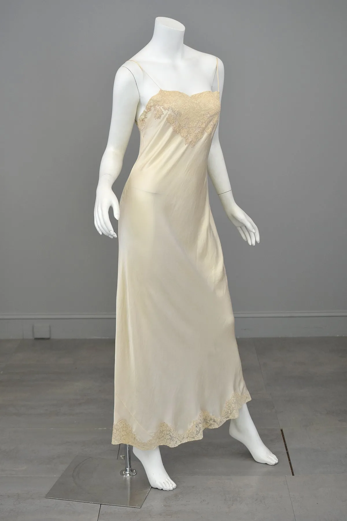 1930s Cream Silk Satin Lingerie Lace Bodice Bias Cut Negligee Gown