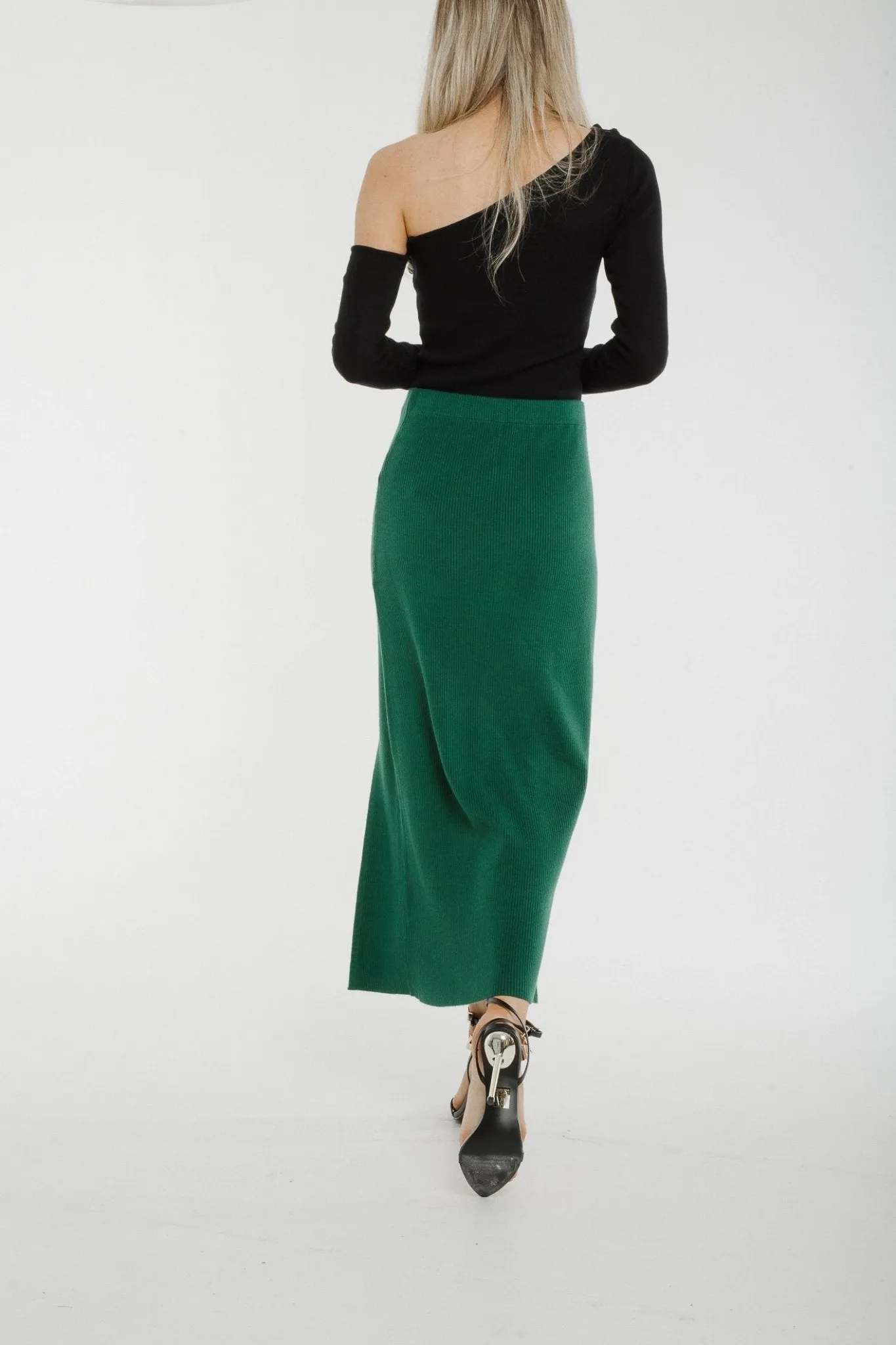 Caitlyn Ribbed Knit Midi Skirt In Green