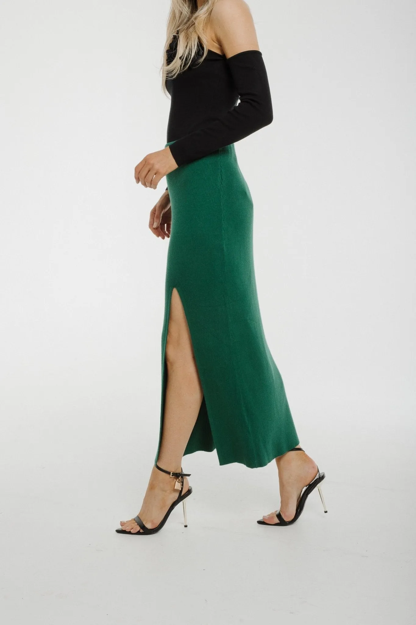 Caitlyn Ribbed Knit Midi Skirt In Green