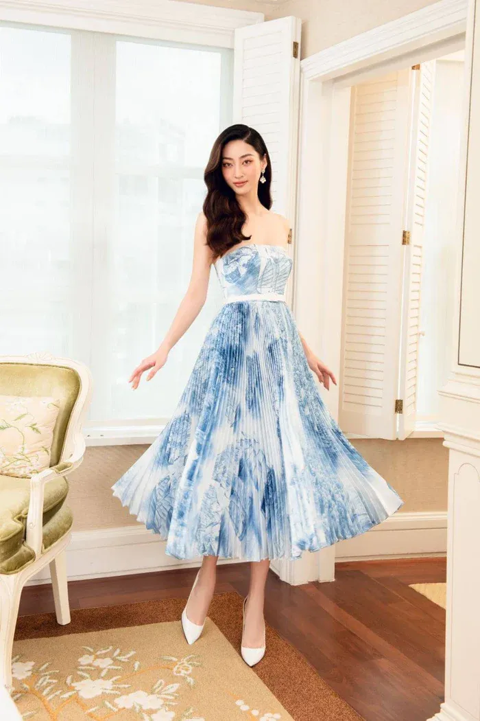 Elegant taffeta material pleated skirt,  and drop shoulder silhouette- Bato