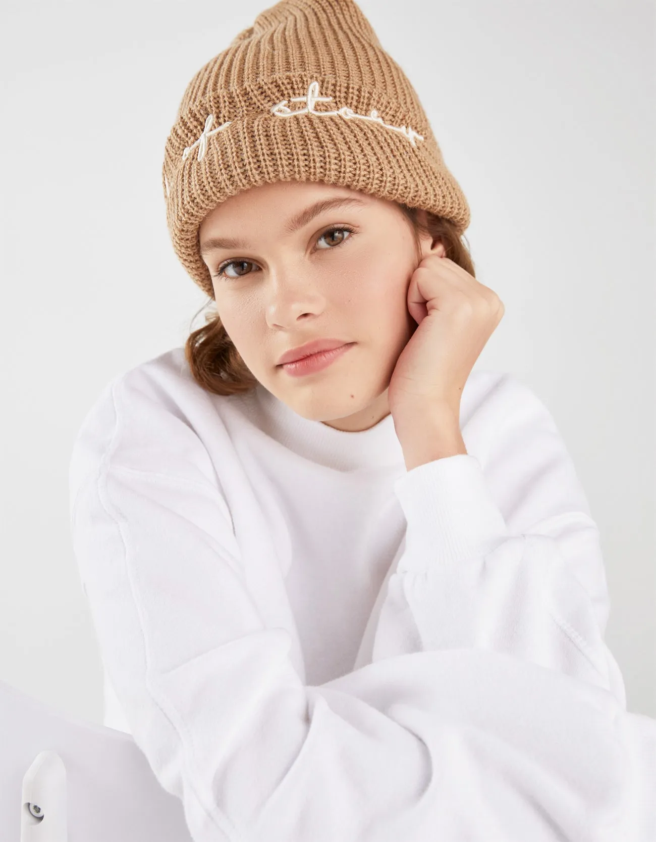 Knit beanie with slogan