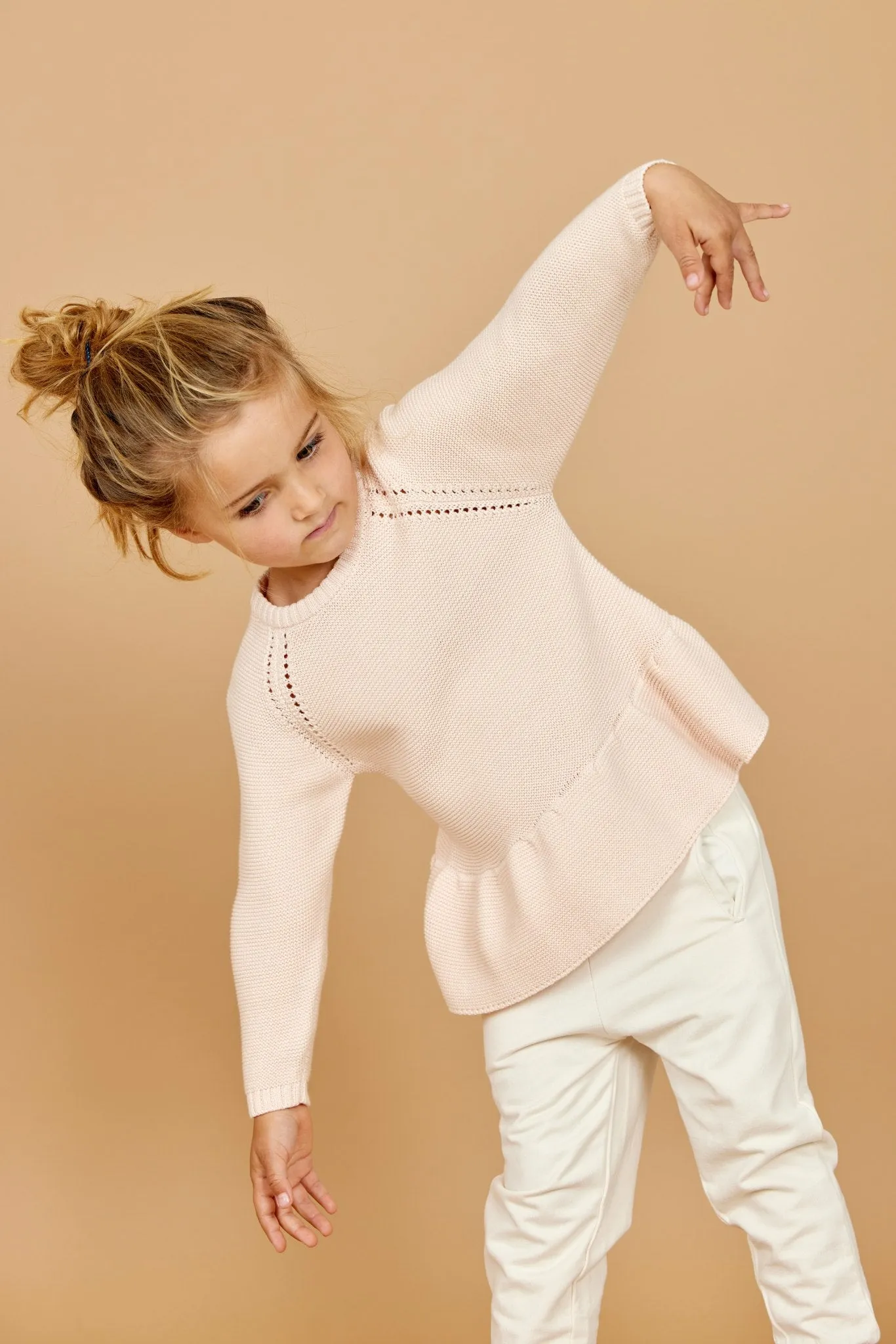 KNITTED PULLOVER W. FRILL - SOFT PINK