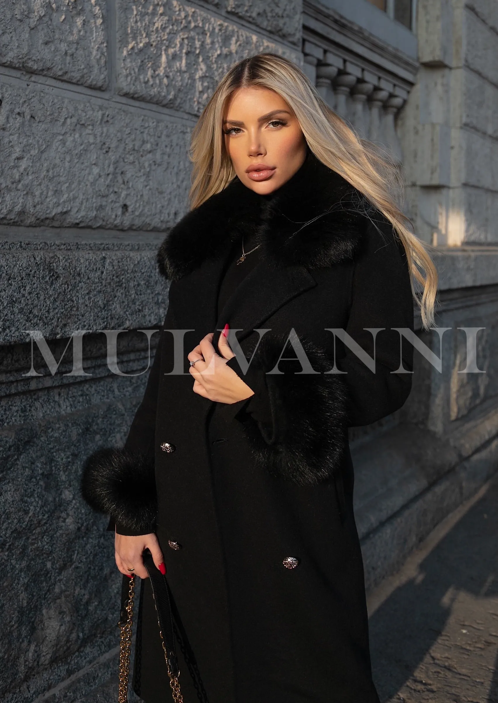 LONDON Black Cashmere Coat with Fox Fur