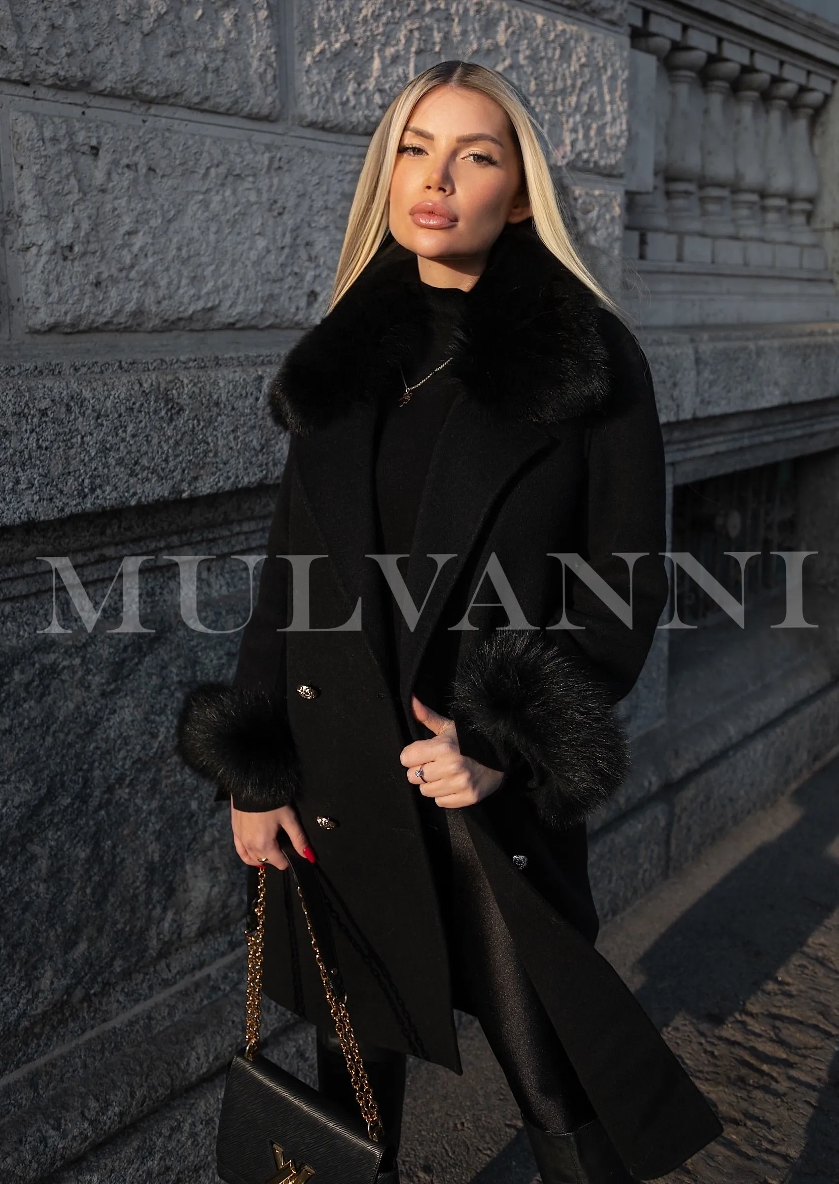 LONDON Black Cashmere Coat with Fox Fur