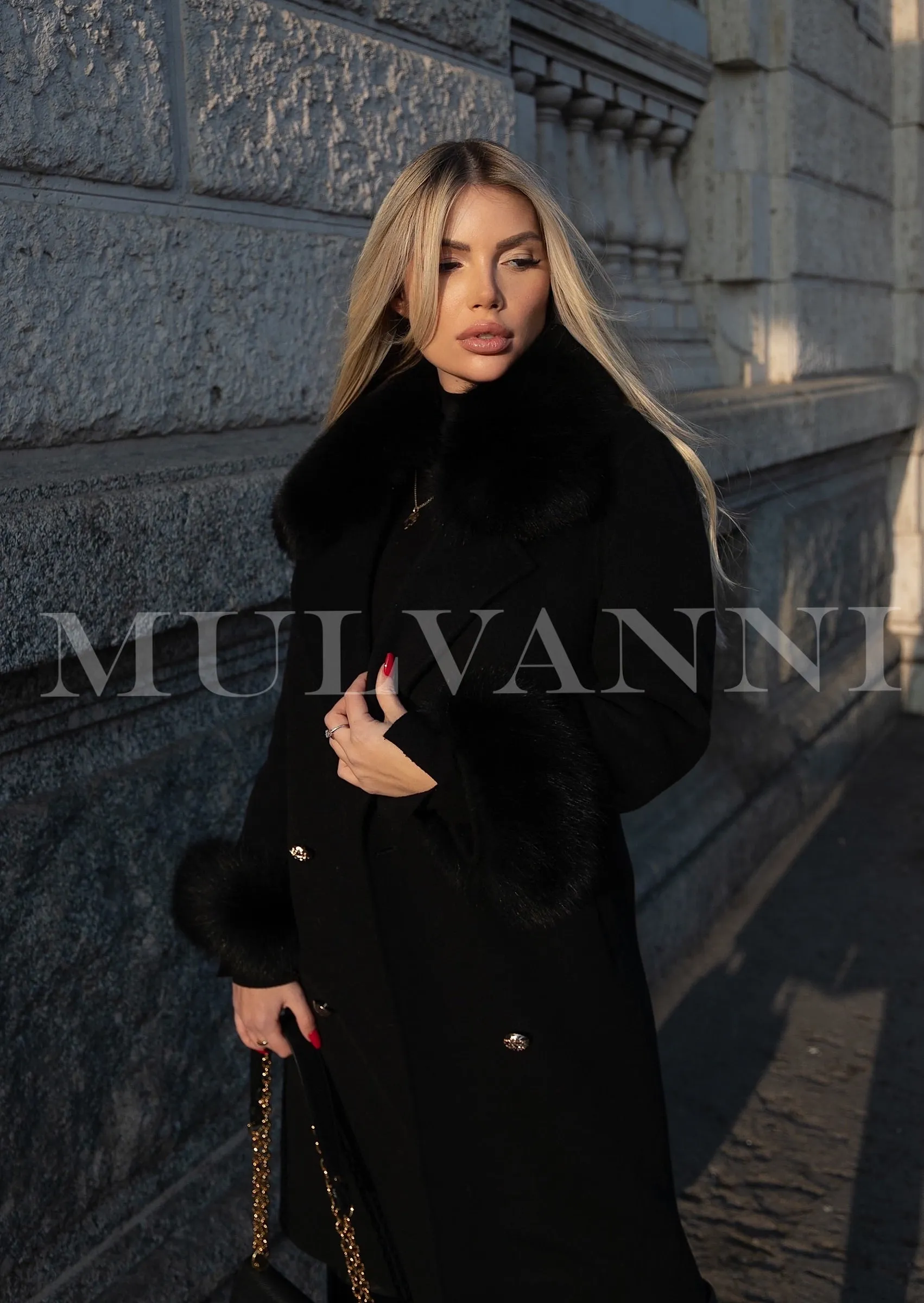 LONDON Black Cashmere Coat with Fox Fur