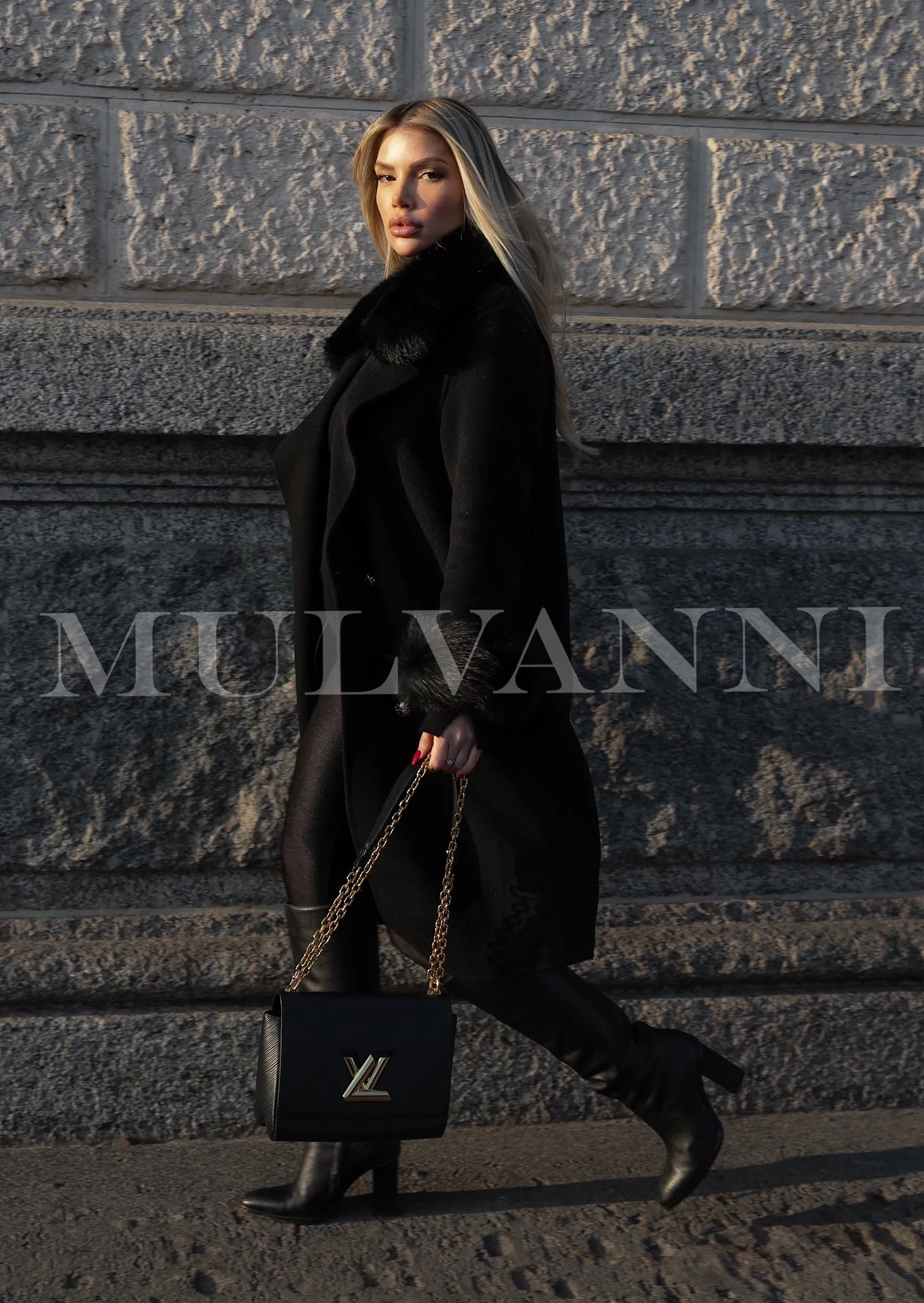 LONDON Black Cashmere Coat with Fox Fur