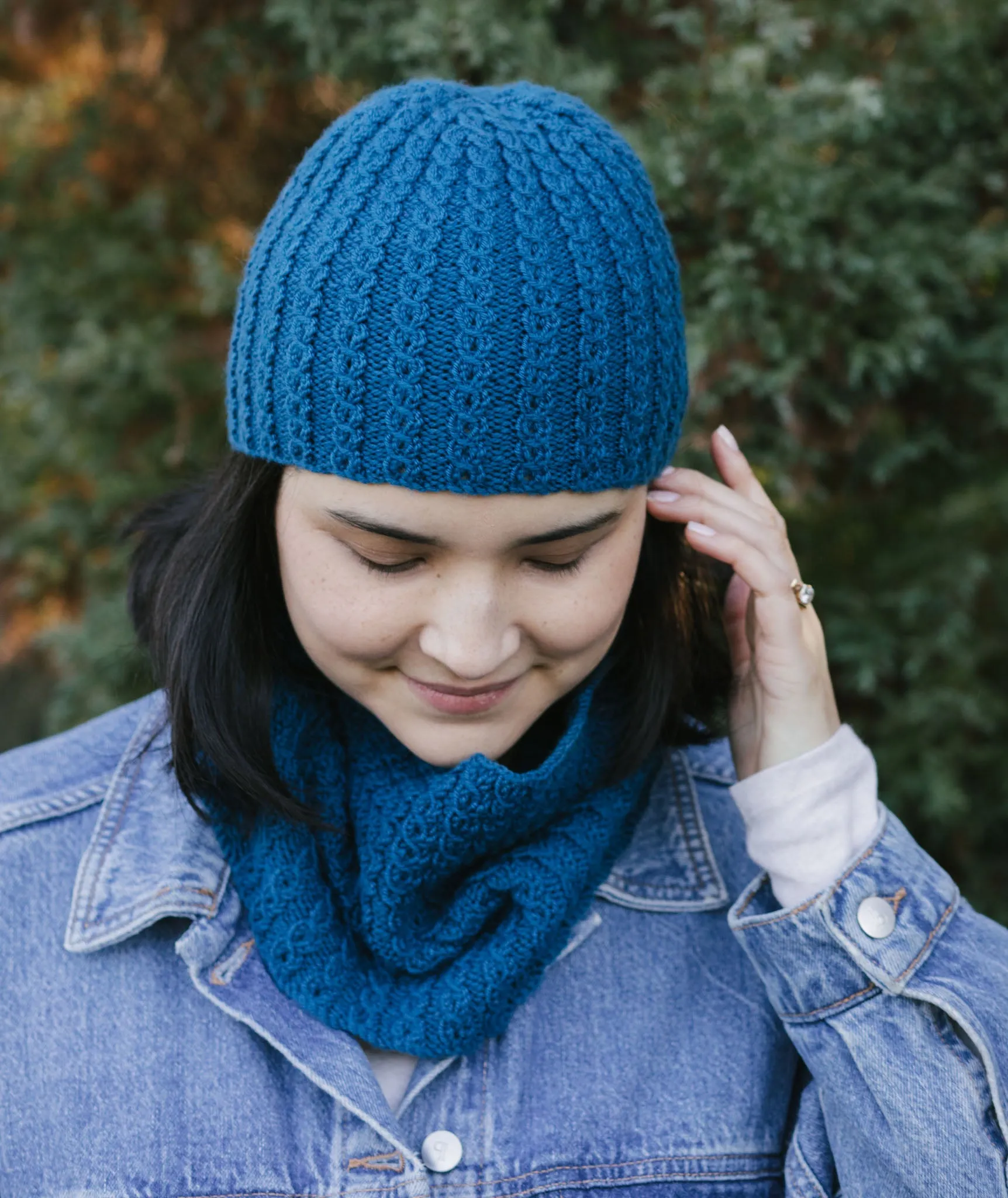 Vineyard Cowl & Beanie Using Along Avec Anna Double Merino